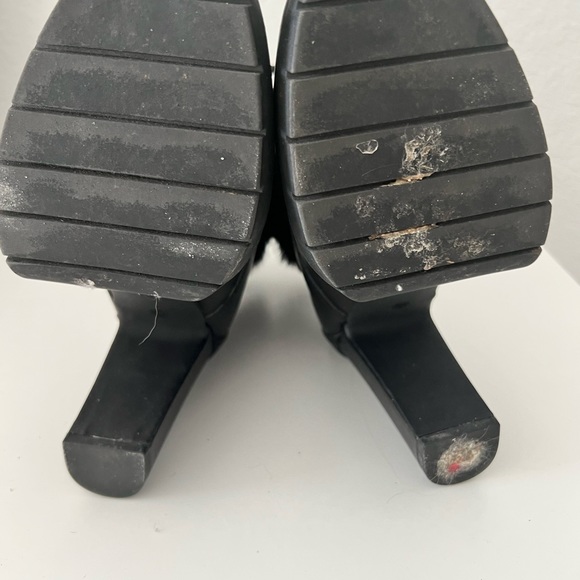 DKNY FAUX FUR HEELED/LACE UP BOOTS BLACK SIZE 9.5 - Picture 5 of 5